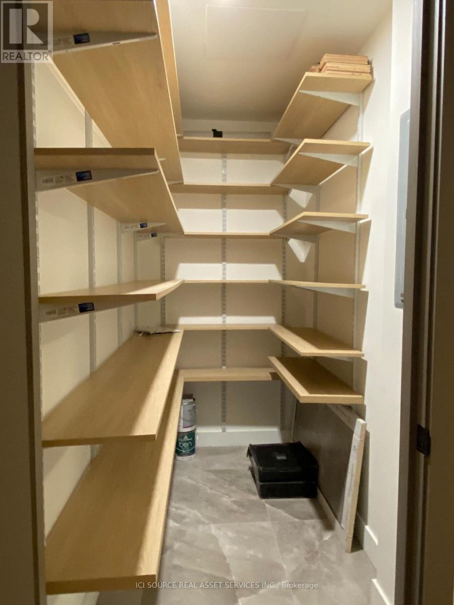 1001 - 62 Wellesley Street W, Toronto, ON - Indoor With Storage