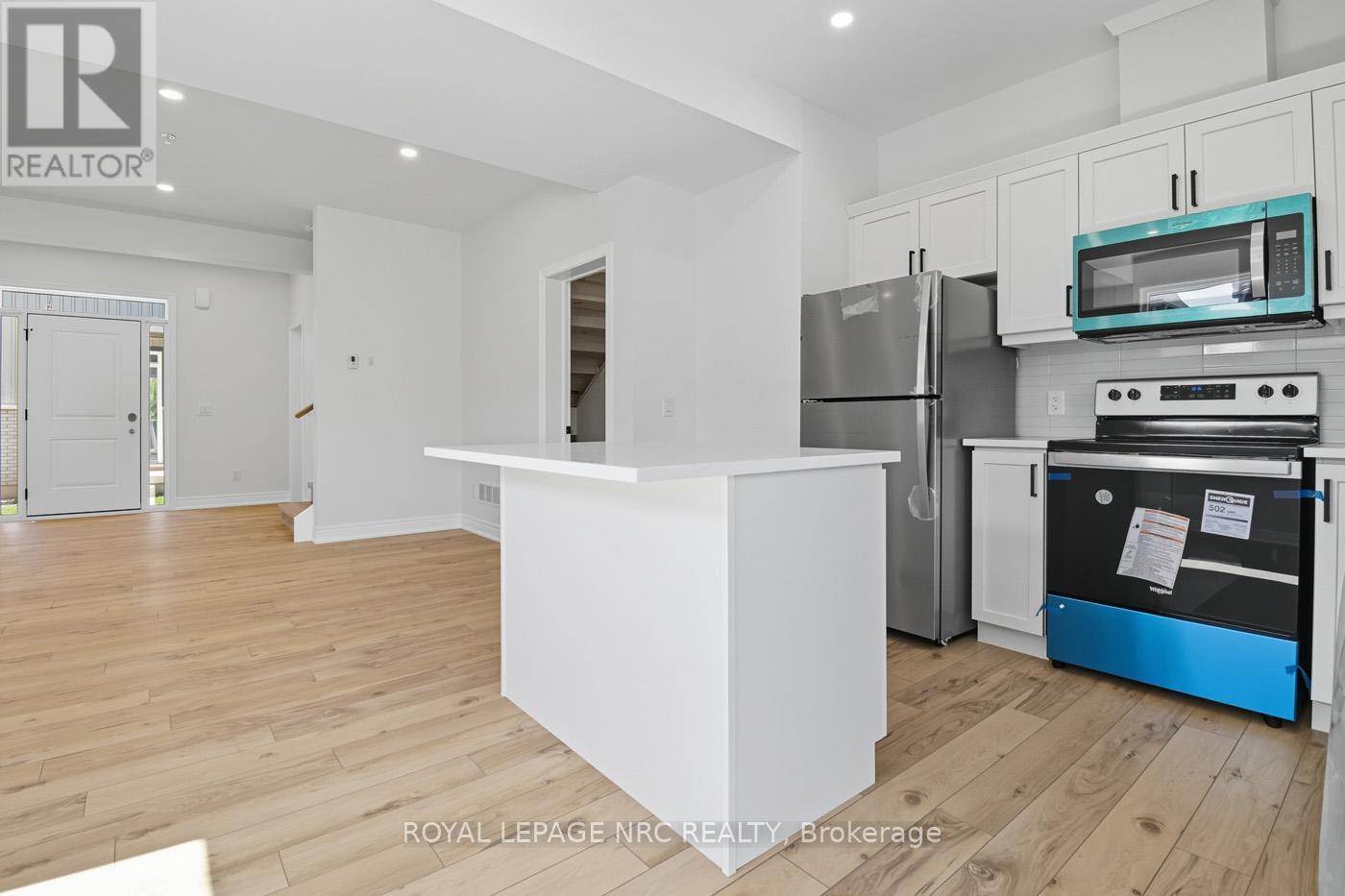 16 - 121A Moffatt Street, St. Catharines (Oakdale), ON - Indoor Photo Showing Kitchen