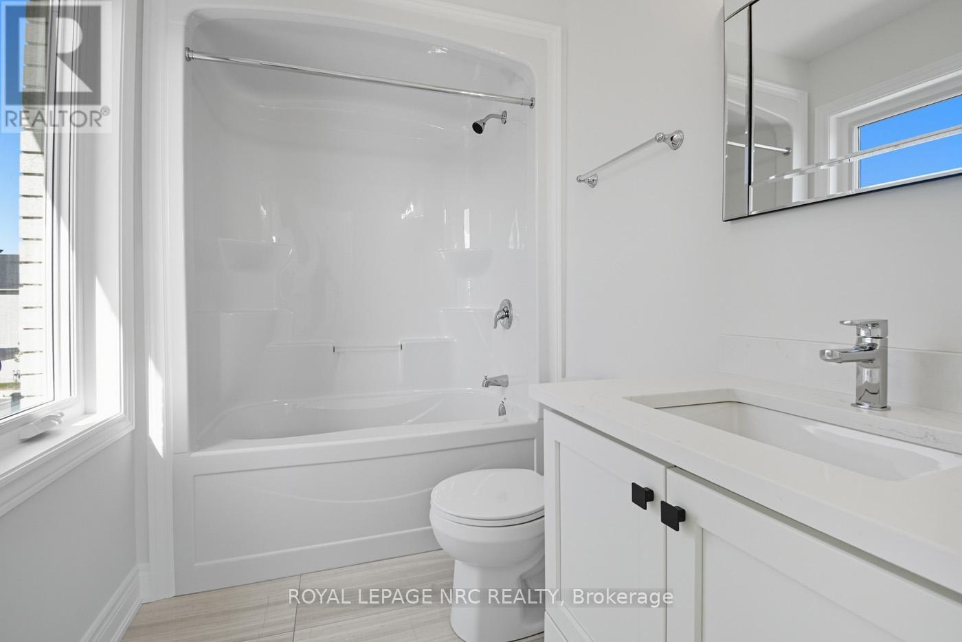 16 - 121A Moffatt Street, St. Catharines (Oakdale), ON - Indoor Photo Showing Bathroom
