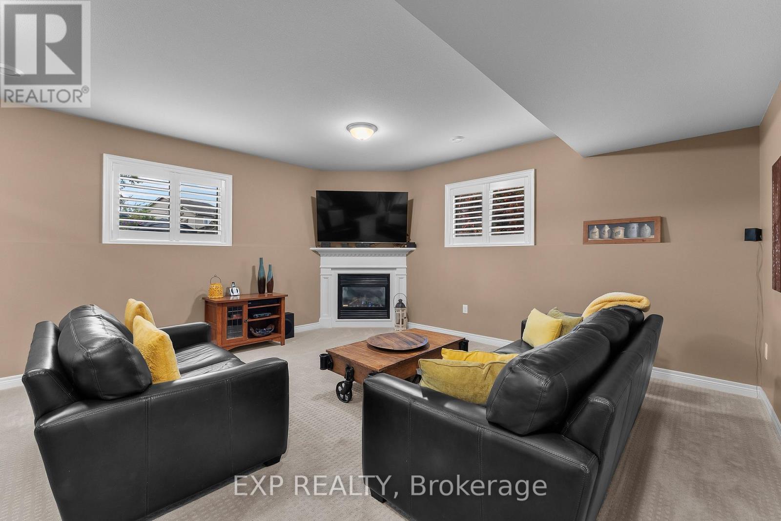9148 Tapestry Court, Niagara Falls (Forestview), ON - Indoor With Fireplace