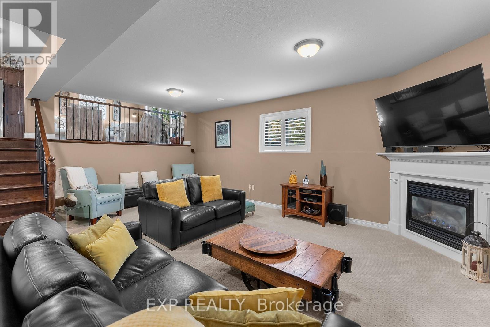 9148 Tapestry Court, Niagara Falls (Forestview), ON - Indoor Photo Showing Living Room With Fireplace