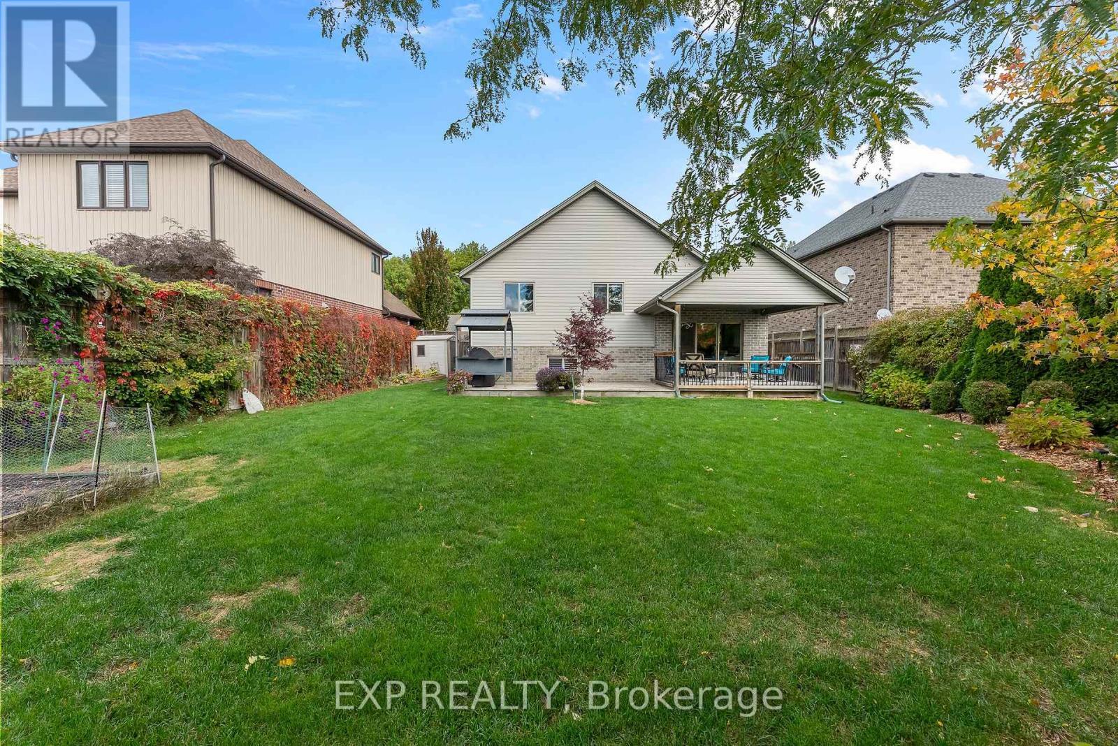 9148 Tapestry Court, Niagara Falls (Forestview), ON - Outdoor With Deck Patio Veranda