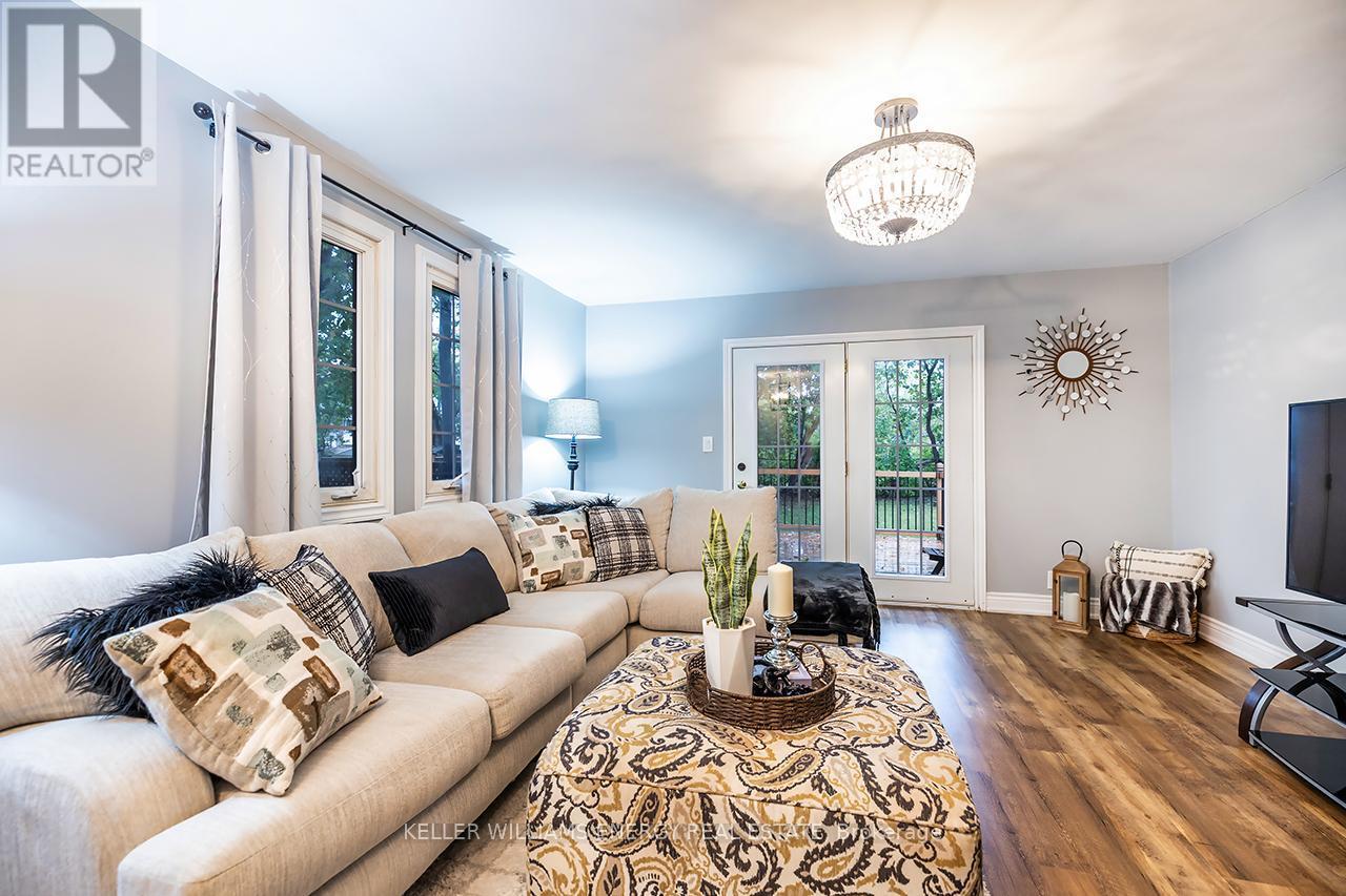 Bright Entertainer's Haven - 801 Gordon Street, Oshawa (Lakeview), ON - Indoor Photo Showing Living Room