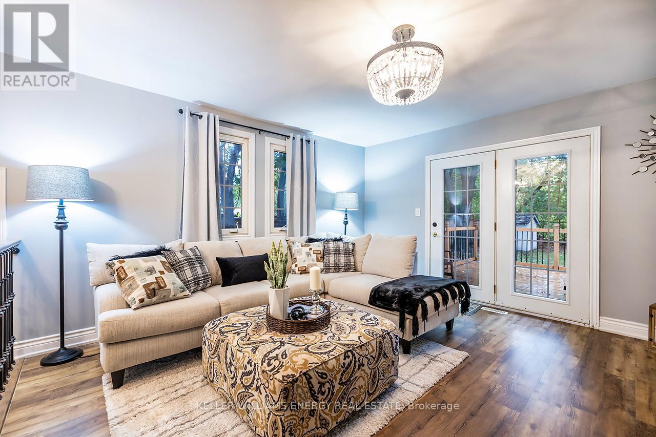 Walk-Out - 801 Gordon Street, Oshawa (Lakeview), ON - Indoor Photo Showing Living Room