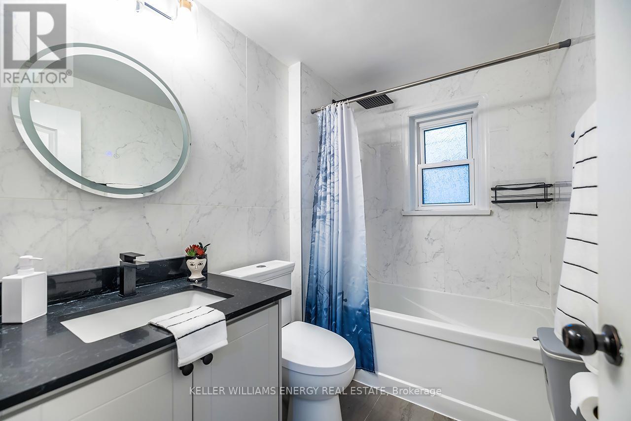 Main Bath - 801 Gordon Street, Oshawa (Lakeview), ON - Indoor Photo Showing Bathroom