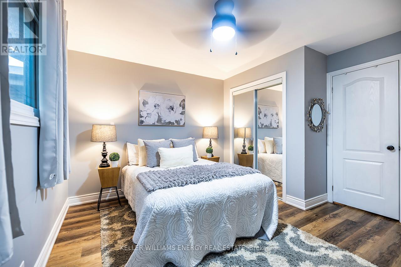 Double Closet - 801 Gordon Street, Oshawa (Lakeview), ON - Indoor Photo Showing Bedroom