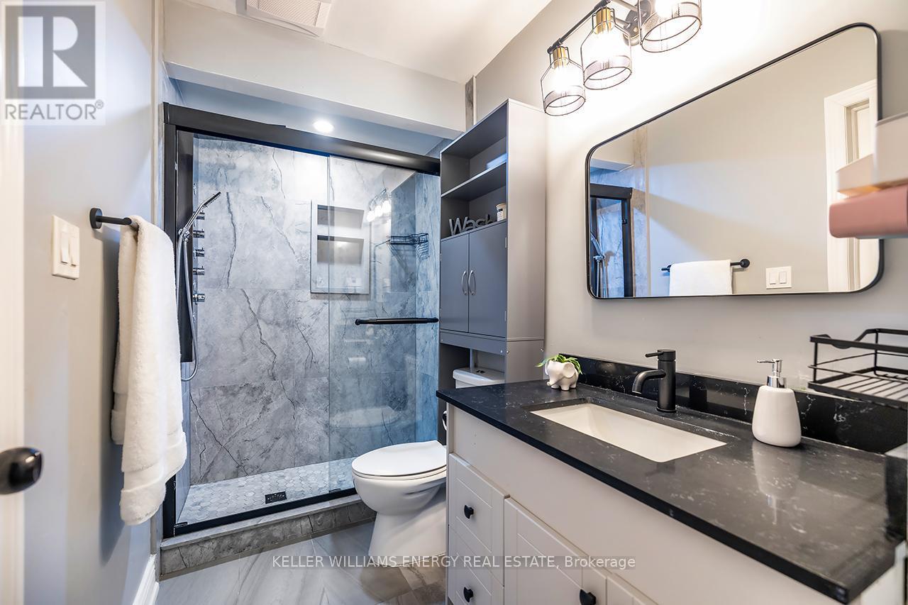 Shared Ensuite Luxury - 801 Gordon Street, Oshawa (Lakeview), ON - Indoor Photo Showing Bathroom
