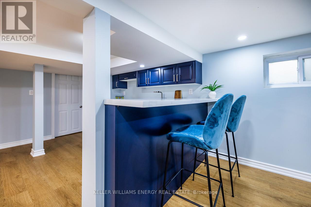 Breakfast Bar - 801 Gordon Street, Oshawa (Lakeview), ON - Indoor