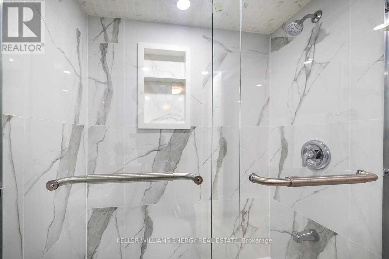 801 Gordon Street, Oshawa (Lakeview), ON - Indoor Photo Showing Bathroom