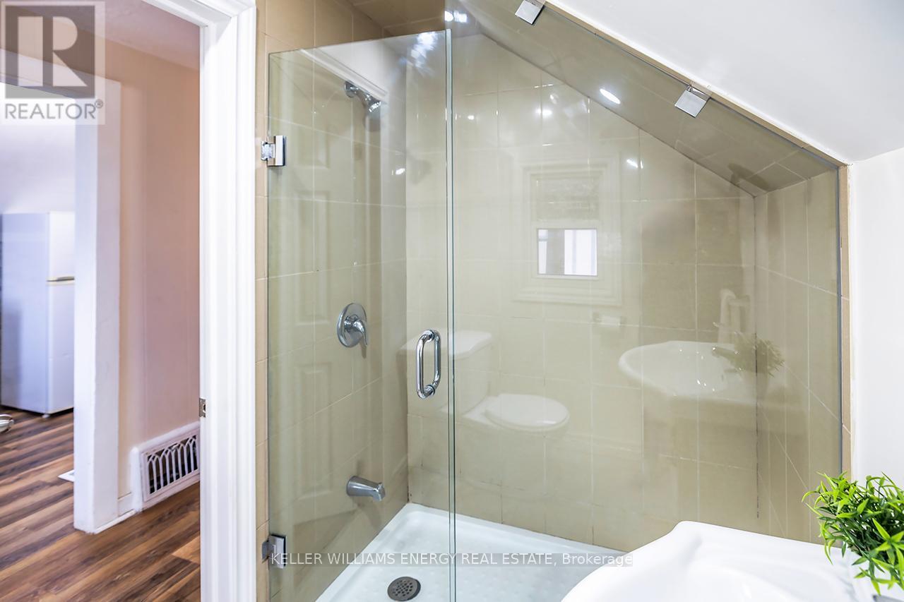 Reno'd Bathroom - 801 Gordon Street, Oshawa (Lakeview), ON - Indoor Photo Showing Bathroom