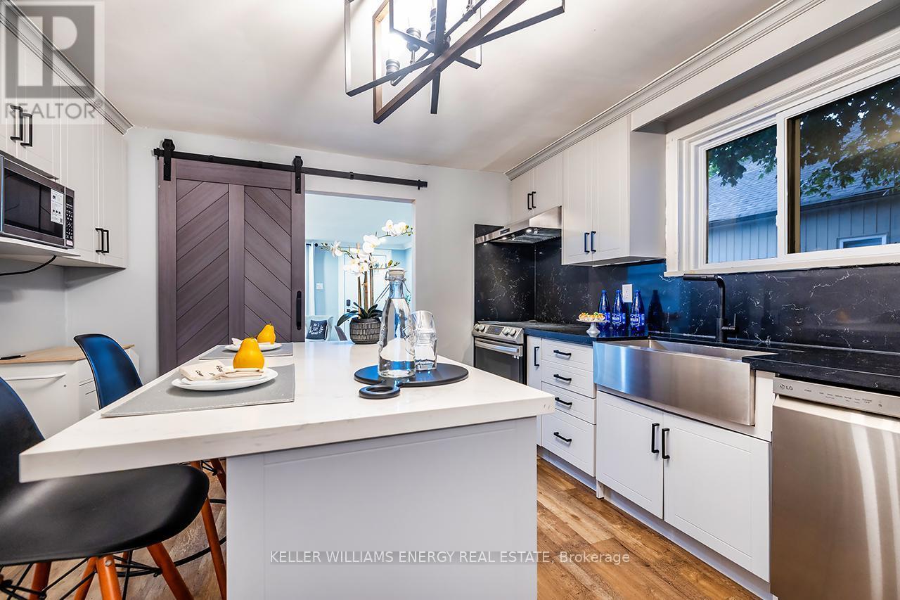 Modern Chef's Kitchen - 801 Gordon Street, Oshawa (Lakeview), ON - Indoor