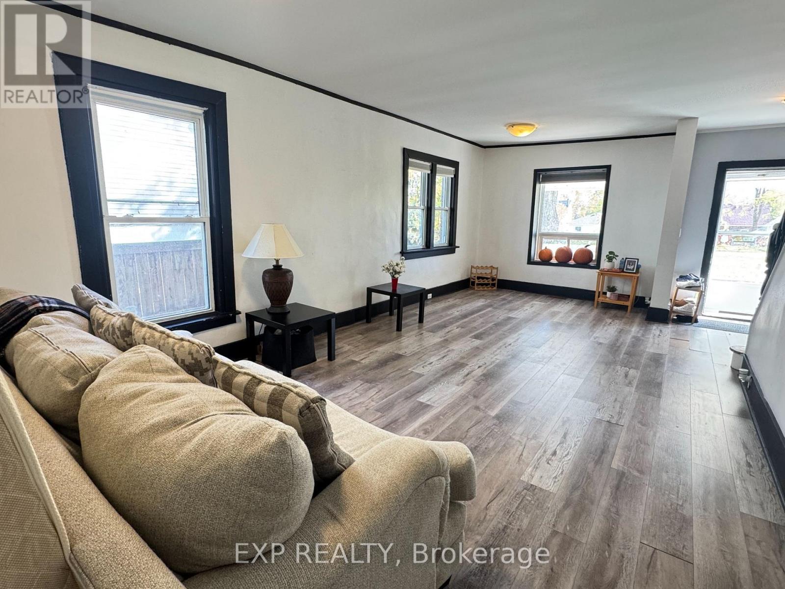 5205 Palmer Avenue, Niagara Falls (Downtown), ON - Indoor