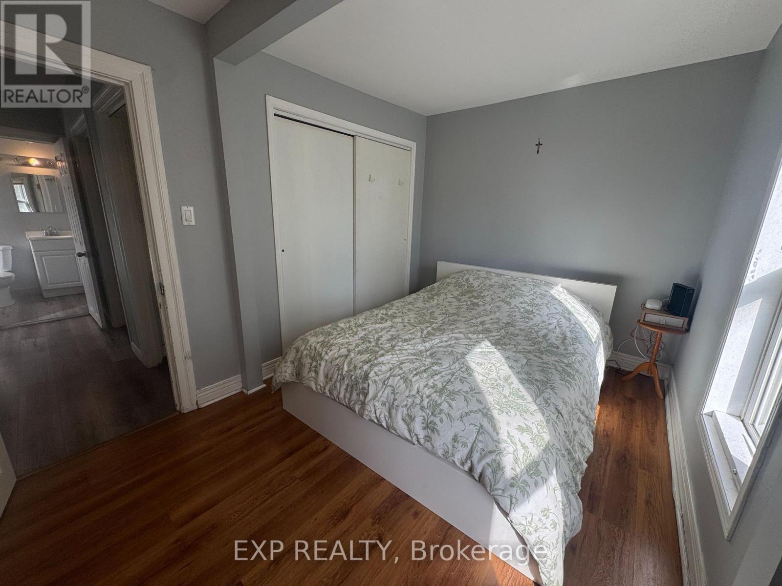 5205 Palmer Avenue, Niagara Falls (Downtown), ON - Indoor Photo Showing Bedroom