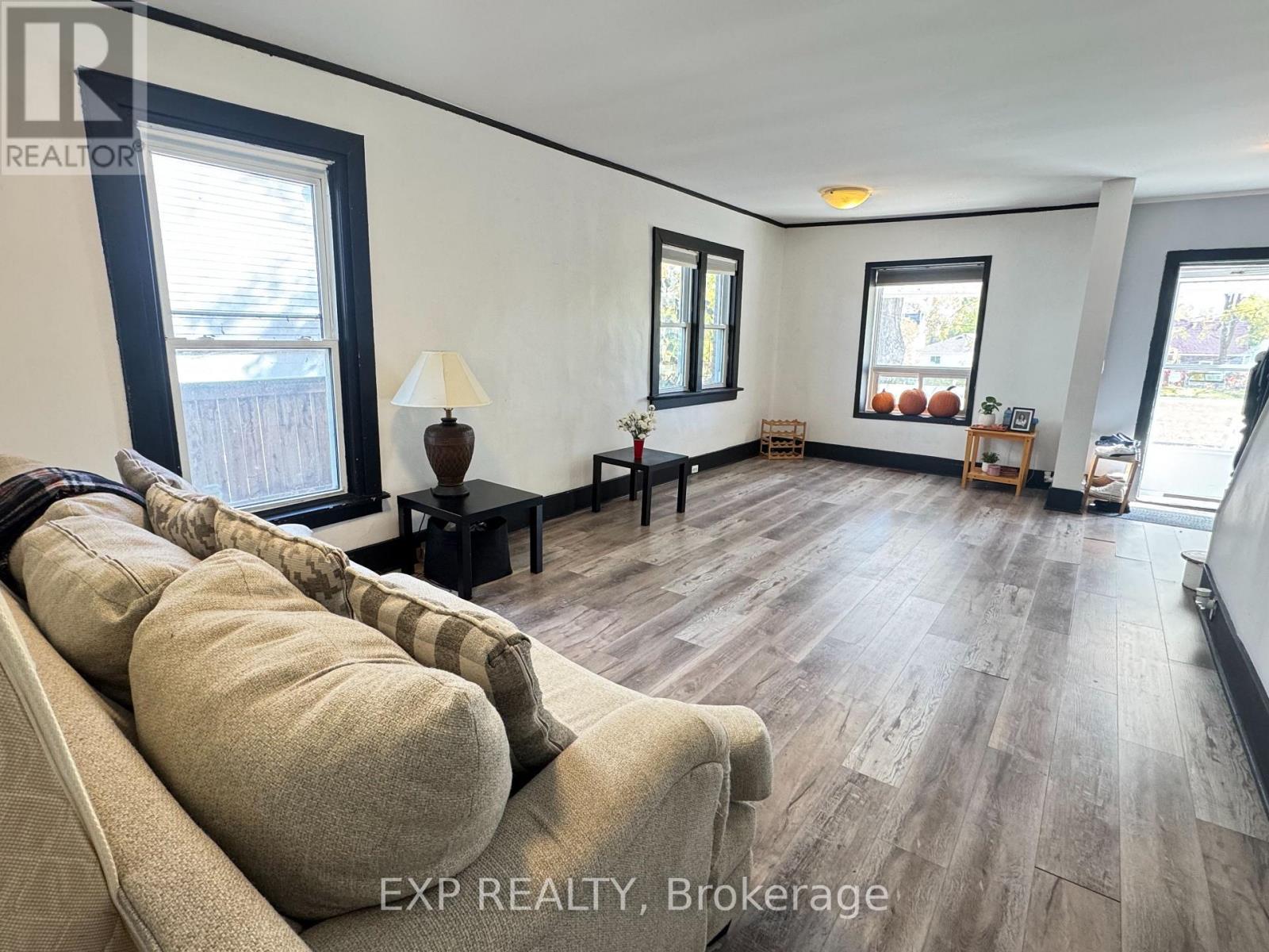 5205 Palmer Avenue, Niagara Falls (Downtown), ON - Indoor