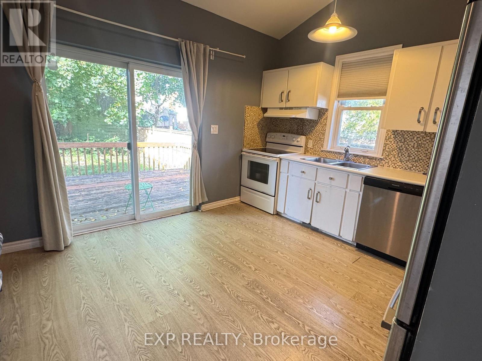 5205 Palmer Avenue, Niagara Falls (Downtown), ON - Indoor Photo Showing Kitchen With Double Sink