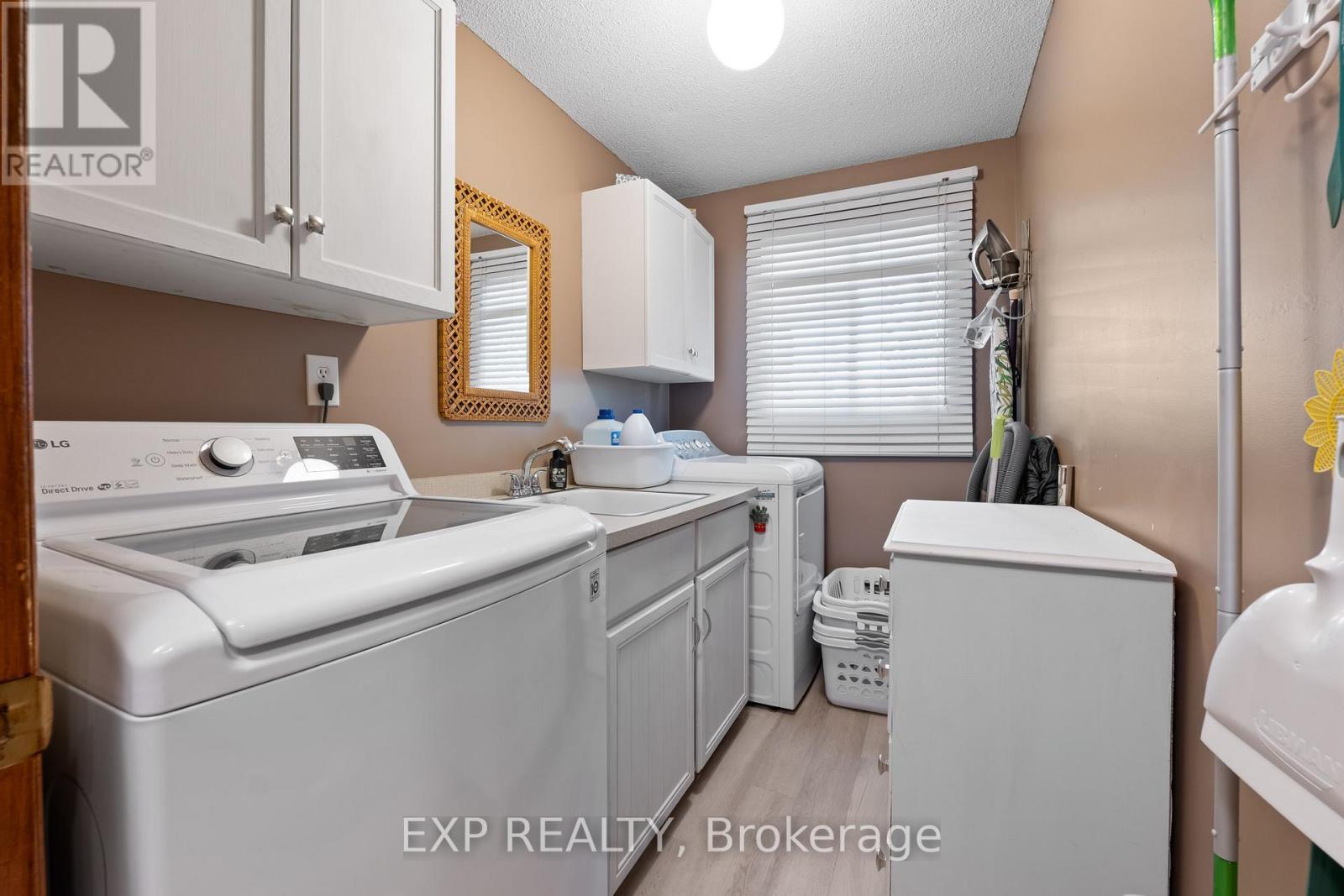38 Capri Street, Thorold (Confederation Heights), ON - Indoor Photo Showing Laundry Room