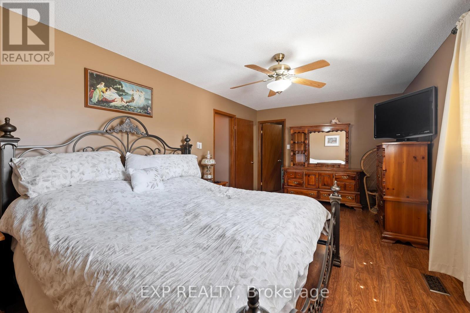 38 Capri Street, Thorold (Confederation Heights), ON - Indoor Photo Showing Bedroom