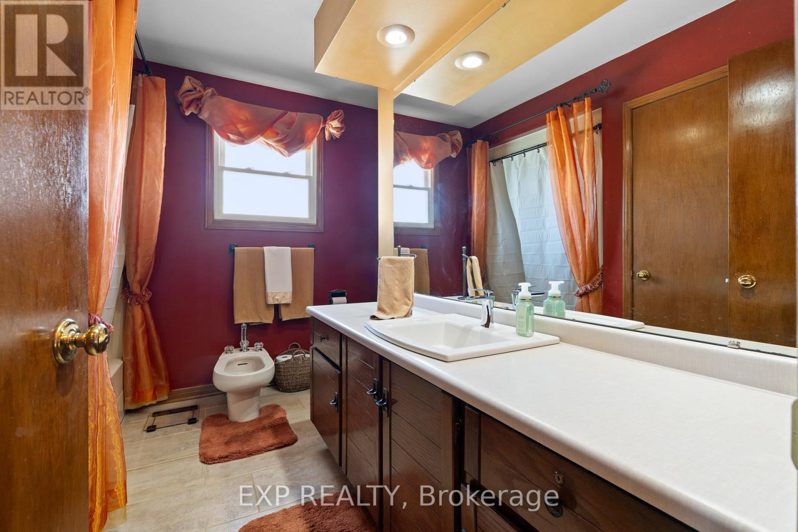 38 Capri Street, Thorold (Confederation Heights), ON - Indoor Photo Showing Bathroom