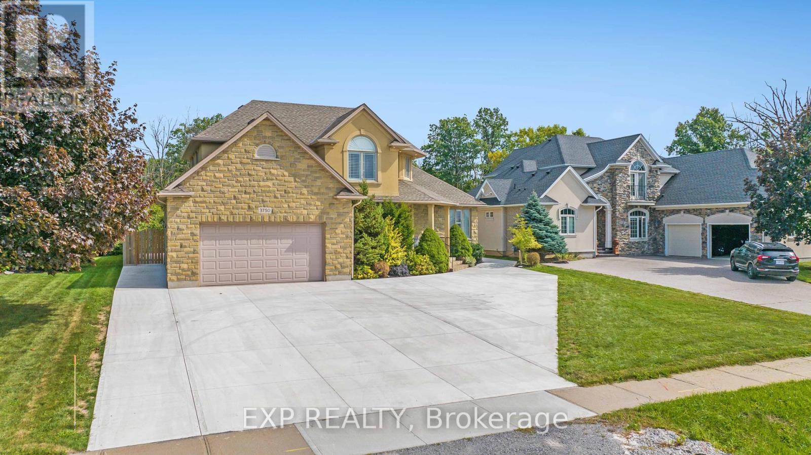 3750 Kalar Road, Niagara Falls (Mt. Carmel), ON - Outdoor With Facade