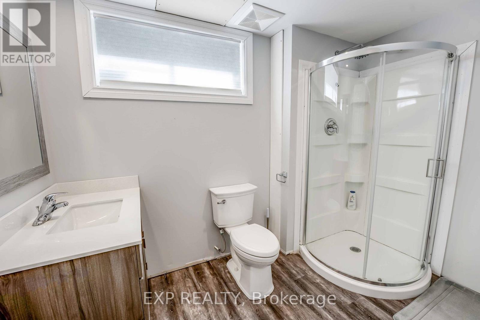 3750 Kalar Road, Niagara Falls (Mt. Carmel), ON - Indoor Photo Showing Bathroom