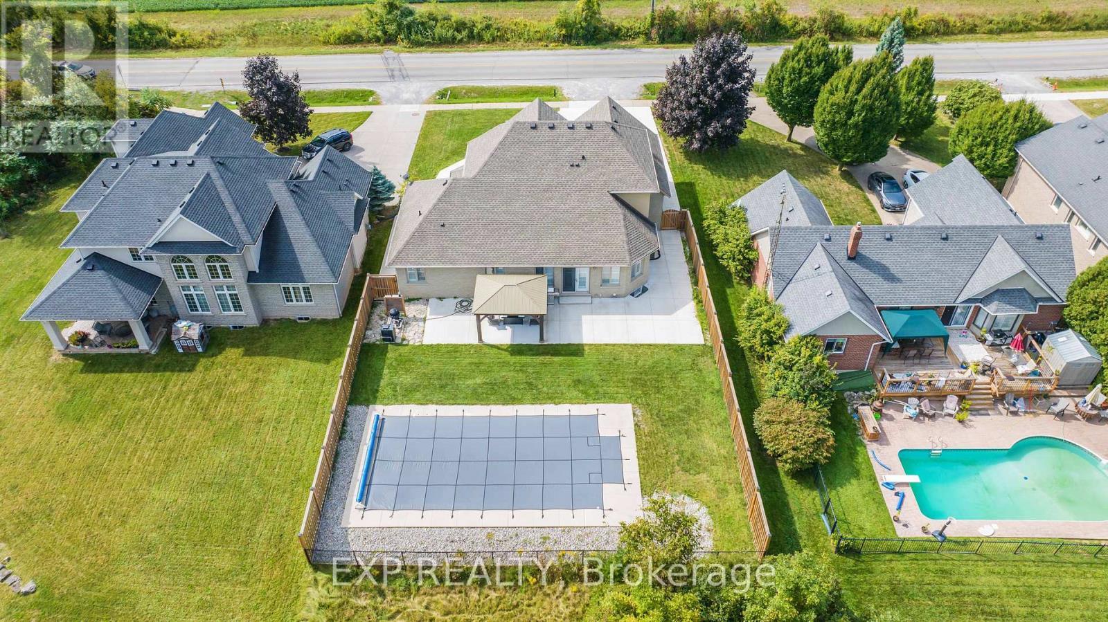 3750 Kalar Road, Niagara Falls (Mt. Carmel), ON - Outdoor With In Ground Pool With View