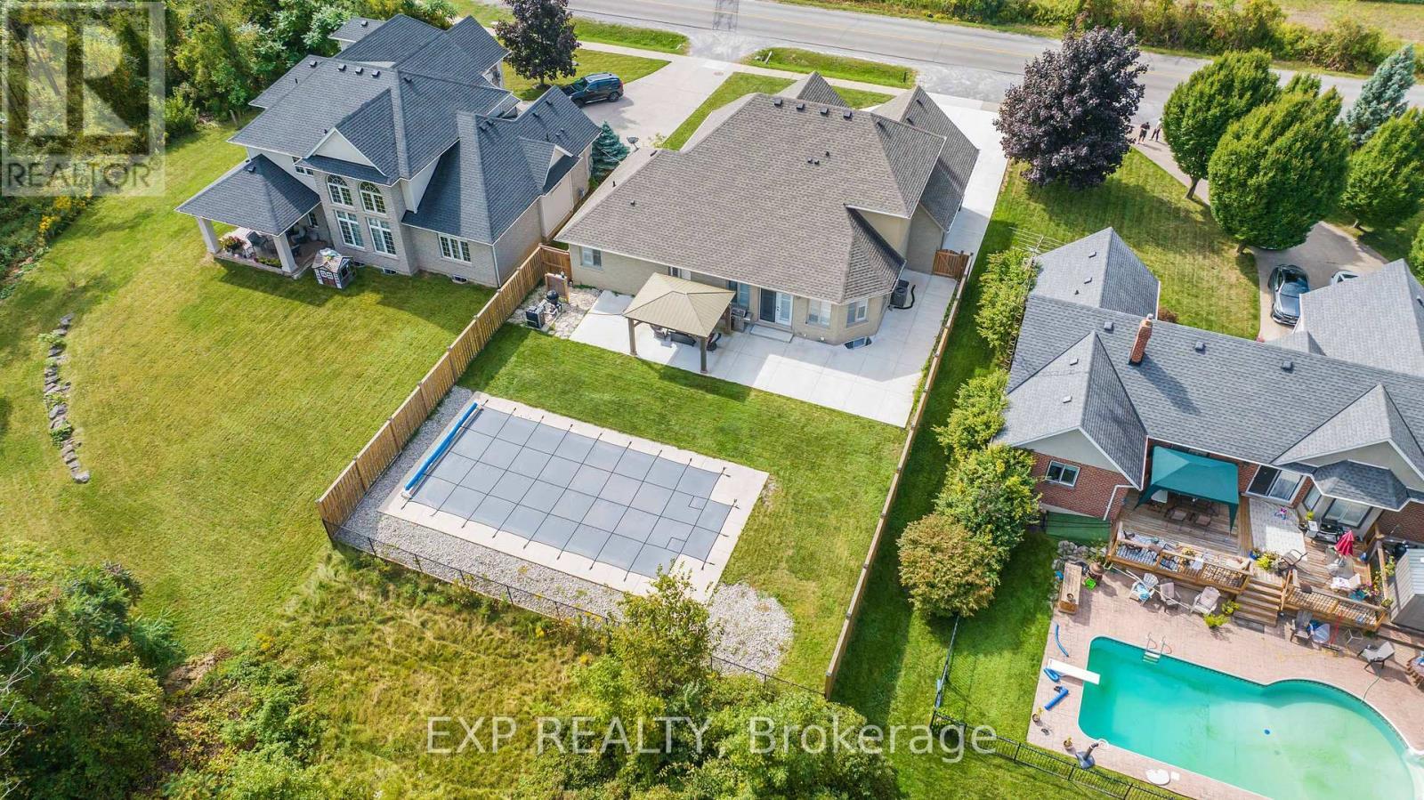 3750 Kalar Road, Niagara Falls (Mt. Carmel), ON - Outdoor With In Ground Pool With View