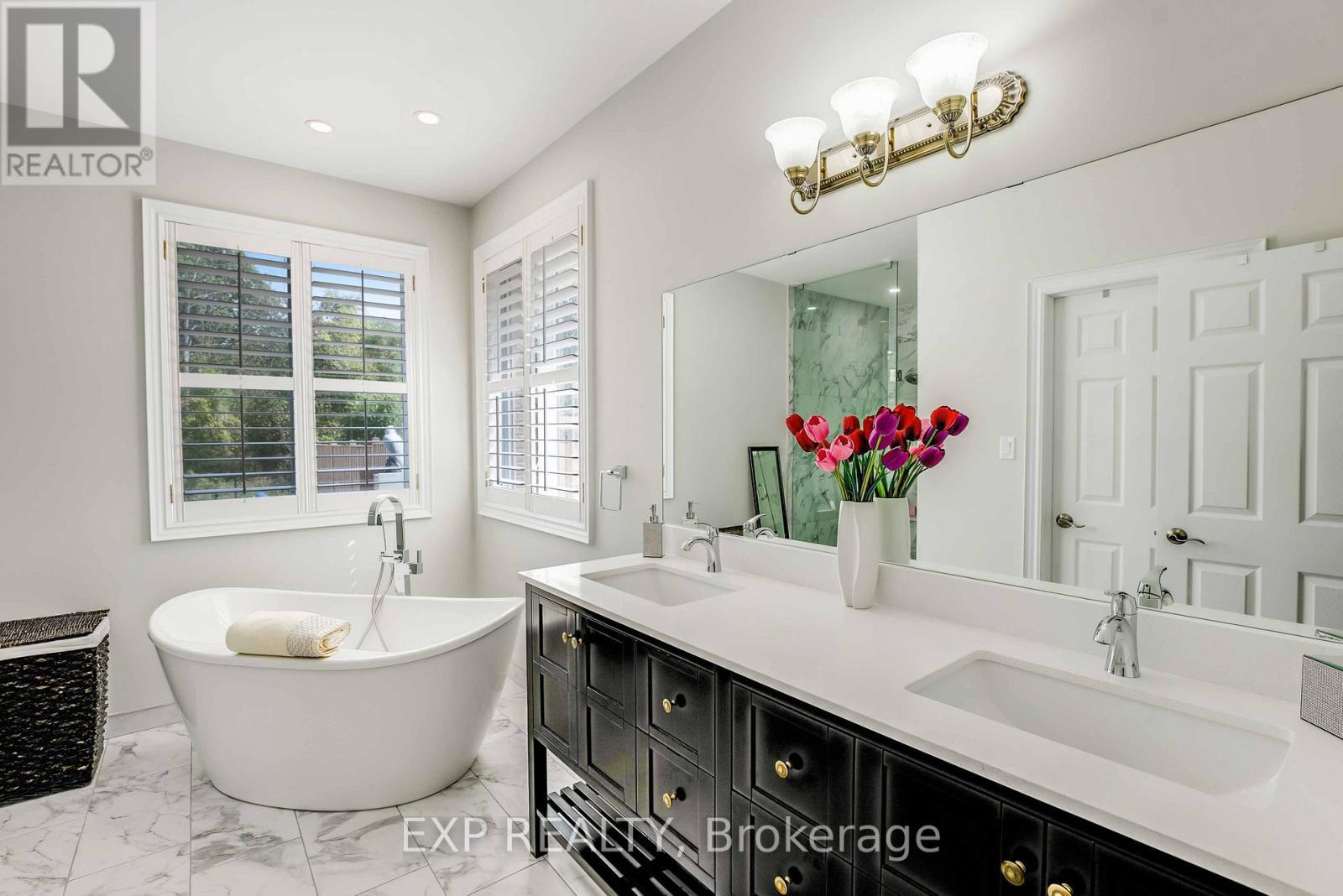 3750 Kalar Road, Niagara Falls (Mt. Carmel), ON - Indoor Photo Showing Bathroom