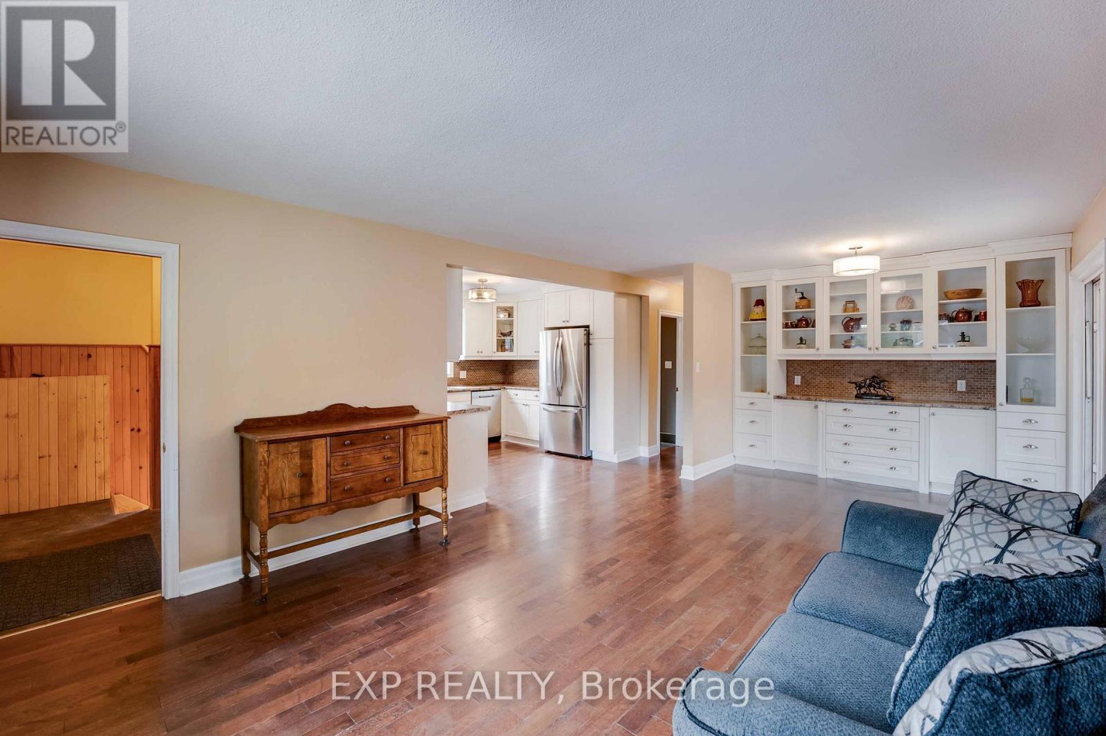 6501 Erwin Crescent, Niagara Falls (Dorchester), ON - Indoor Photo Showing Living Room