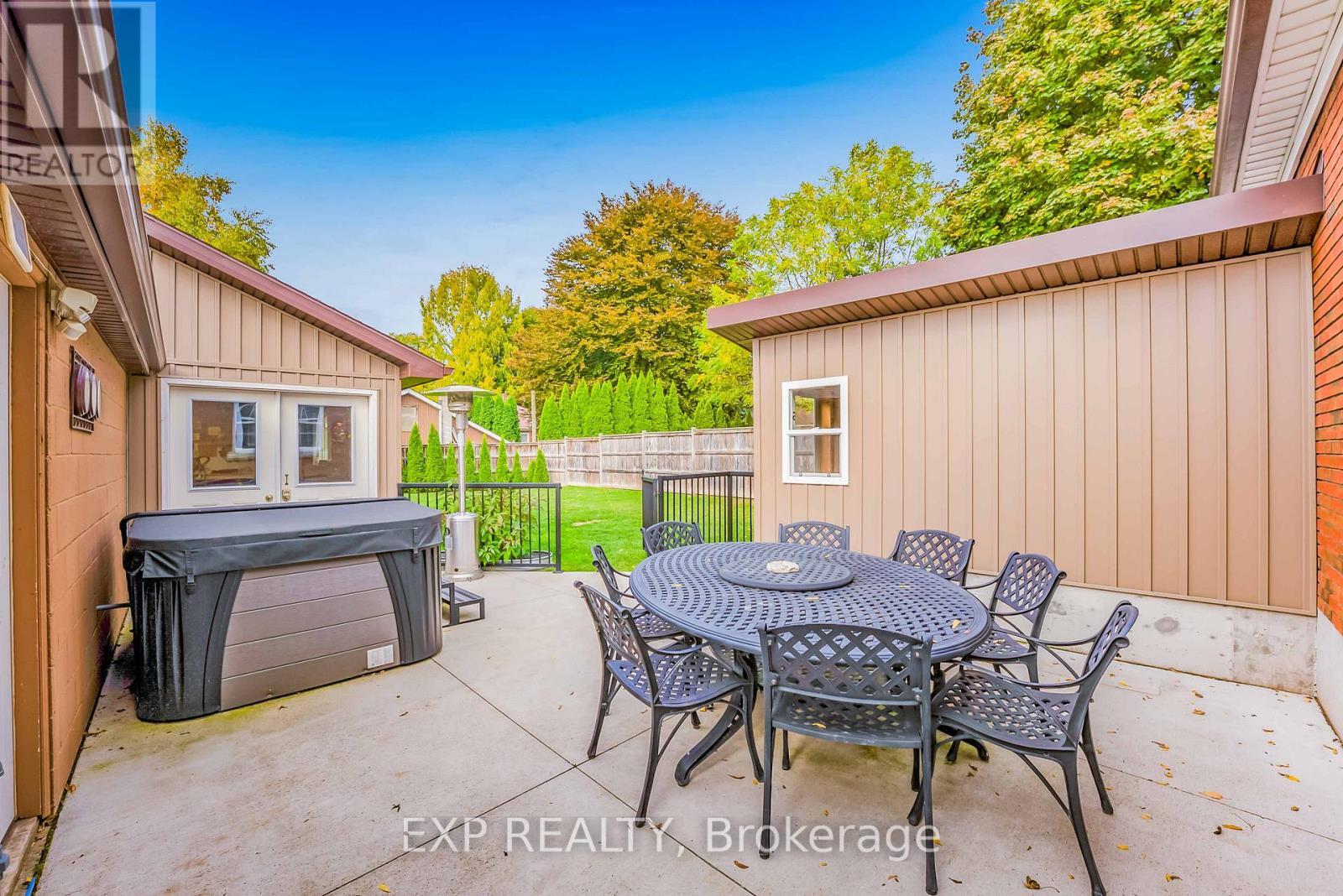 6501 Erwin Crescent, Niagara Falls (Dorchester), ON - Outdoor With Deck Patio Veranda With Exterior