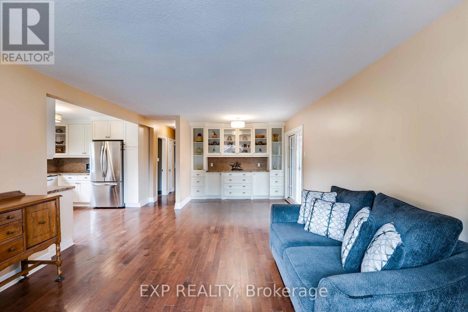 6501 Erwin Crescent, Niagara Falls (Dorchester), ON - Indoor Photo Showing Living Room