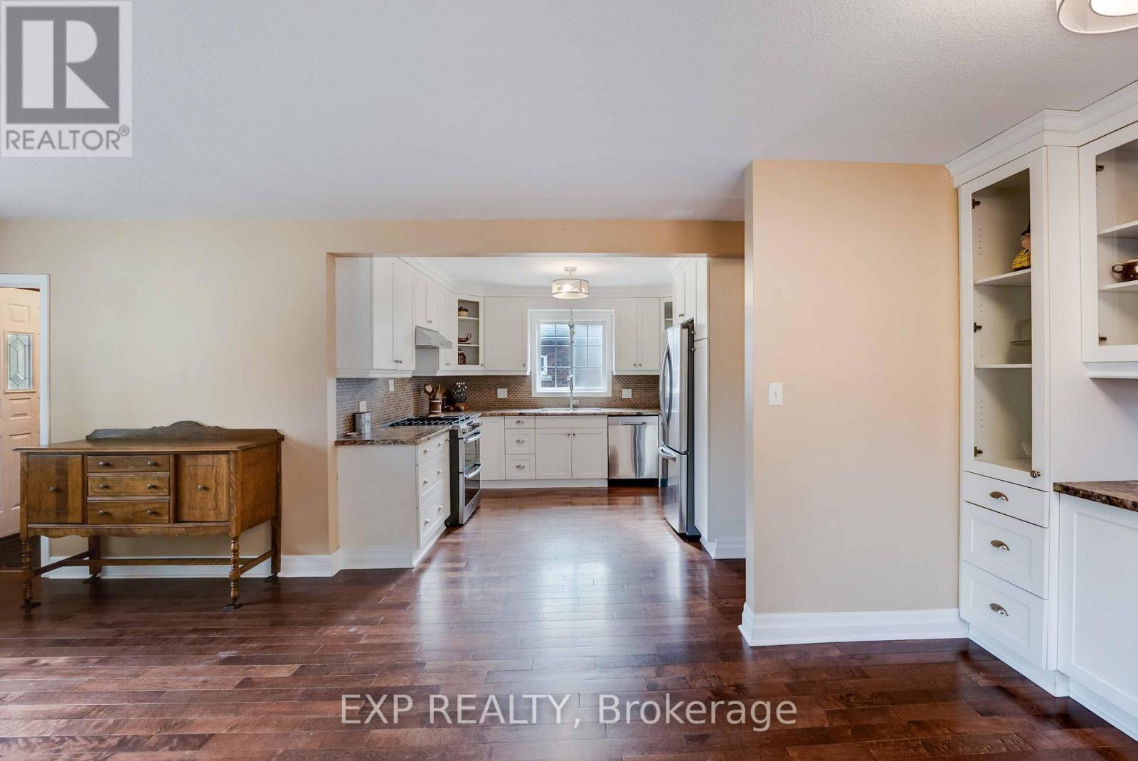 6501 Erwin Crescent, Niagara Falls (Dorchester), ON - Indoor Photo Showing Kitchen