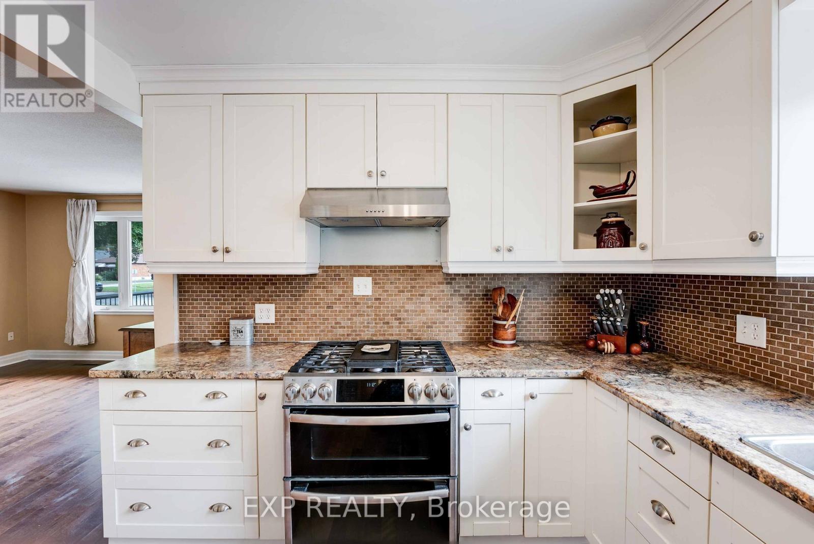 6501 Erwin Crescent, Niagara Falls (Dorchester), ON - Indoor Photo Showing Kitchen With Upgraded Kitchen
