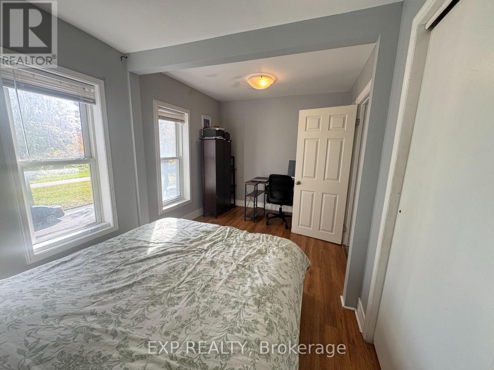 5205 Palmer Avenue, Niagara Falls (Downtown), ON - Indoor Photo Showing Bedroom