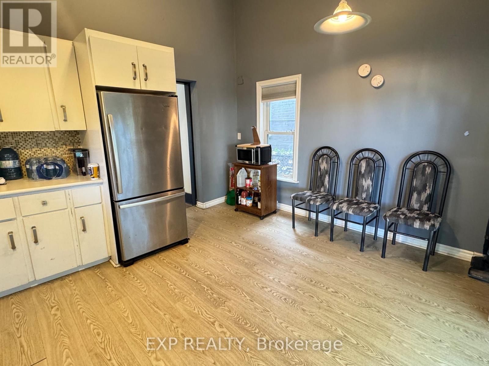5205 Palmer Avenue, Niagara Falls (Downtown), ON - Indoor Photo Showing Kitchen