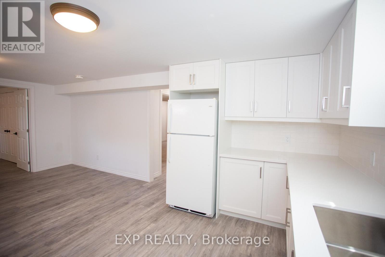 Kitchen & Dining/Living Room - Unit B (Lower) - 277 Grove Street E, Barrie (Wellington), ON - Indoor Photo Showing Kitchen