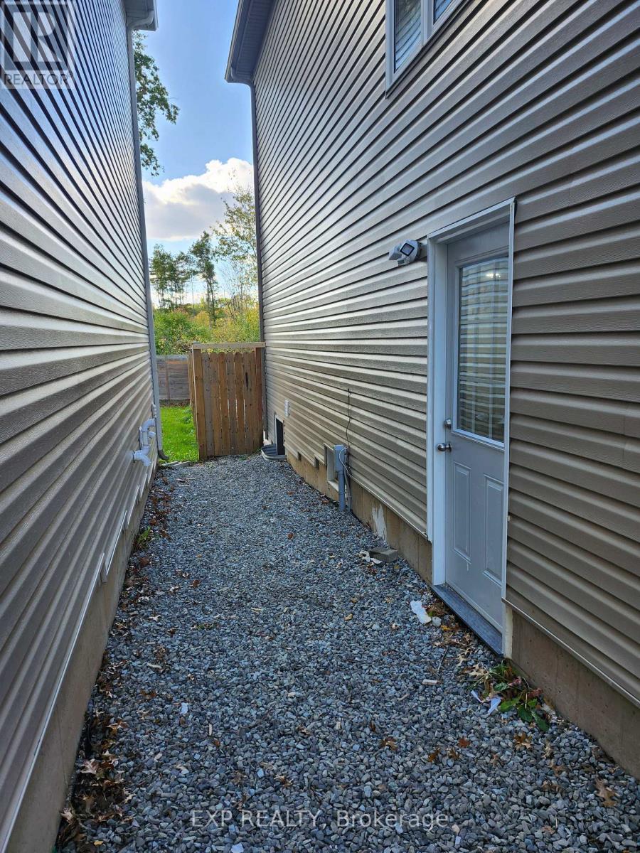 182 Esther Crescent, Thorold (Hurricane/Merrittville), ON - Outdoor With Exterior