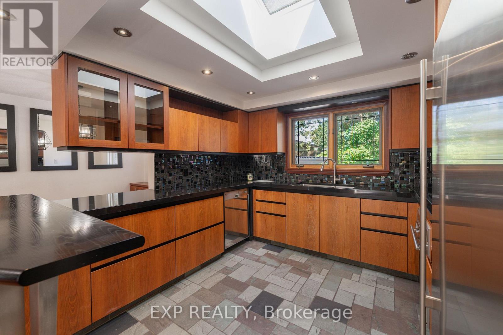 6559 Jupiter Boulevard, Niagara Falls (Stamford), ON - Indoor Photo Showing Kitchen