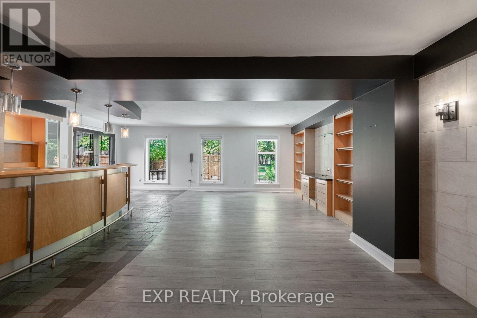 6559 Jupiter Boulevard, Niagara Falls (Stamford), ON - Indoor