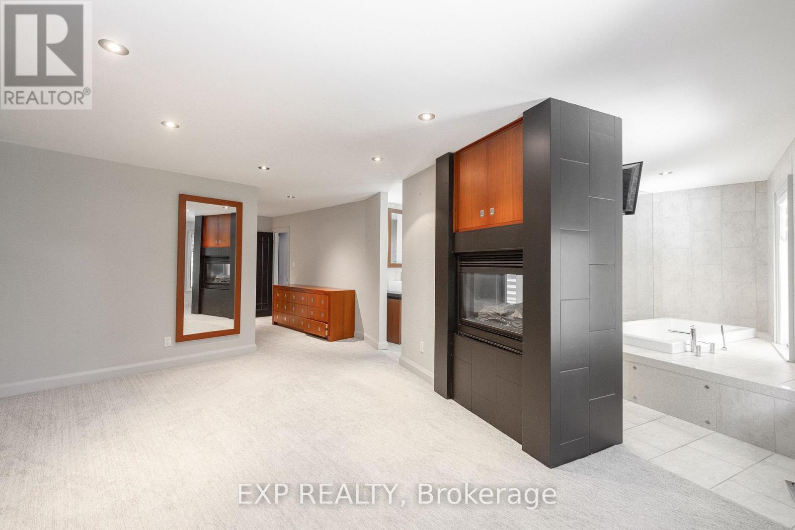 6559 Jupiter Boulevard, Niagara Falls (Stamford), ON - Indoor Photo Showing Other Room