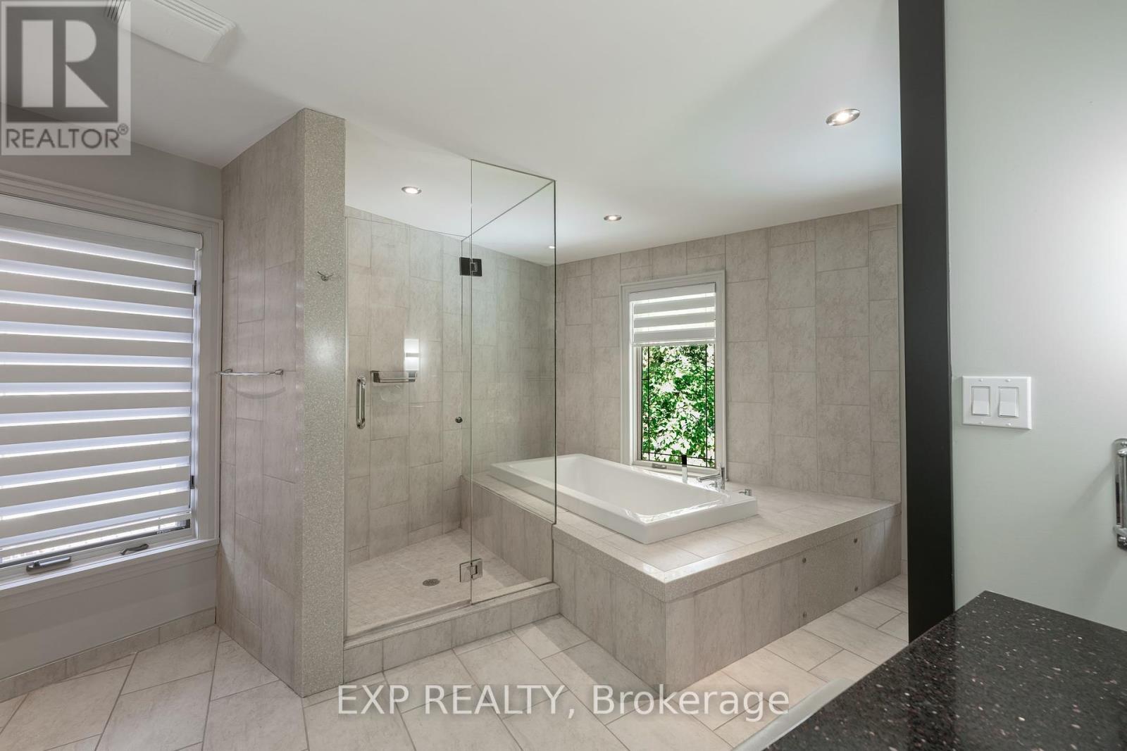 6559 Jupiter Boulevard, Niagara Falls (Stamford), ON - Indoor Photo Showing Bathroom