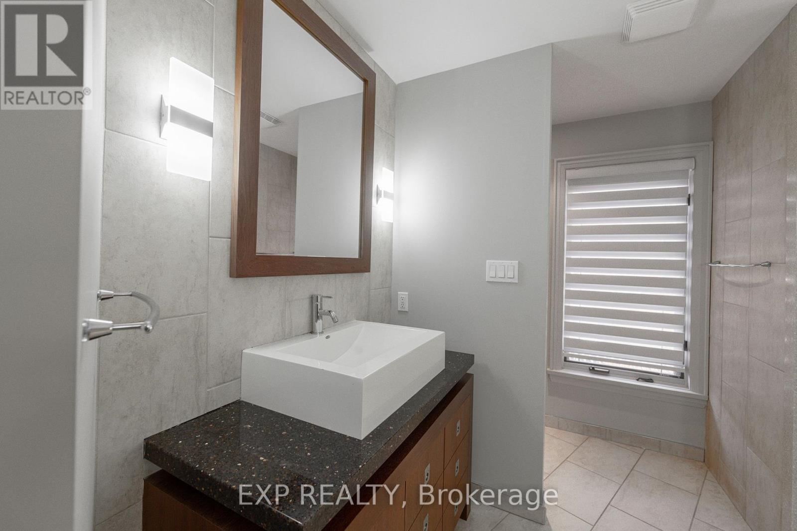 6559 Jupiter Boulevard, Niagara Falls (Stamford), ON - Indoor Photo Showing Bathroom