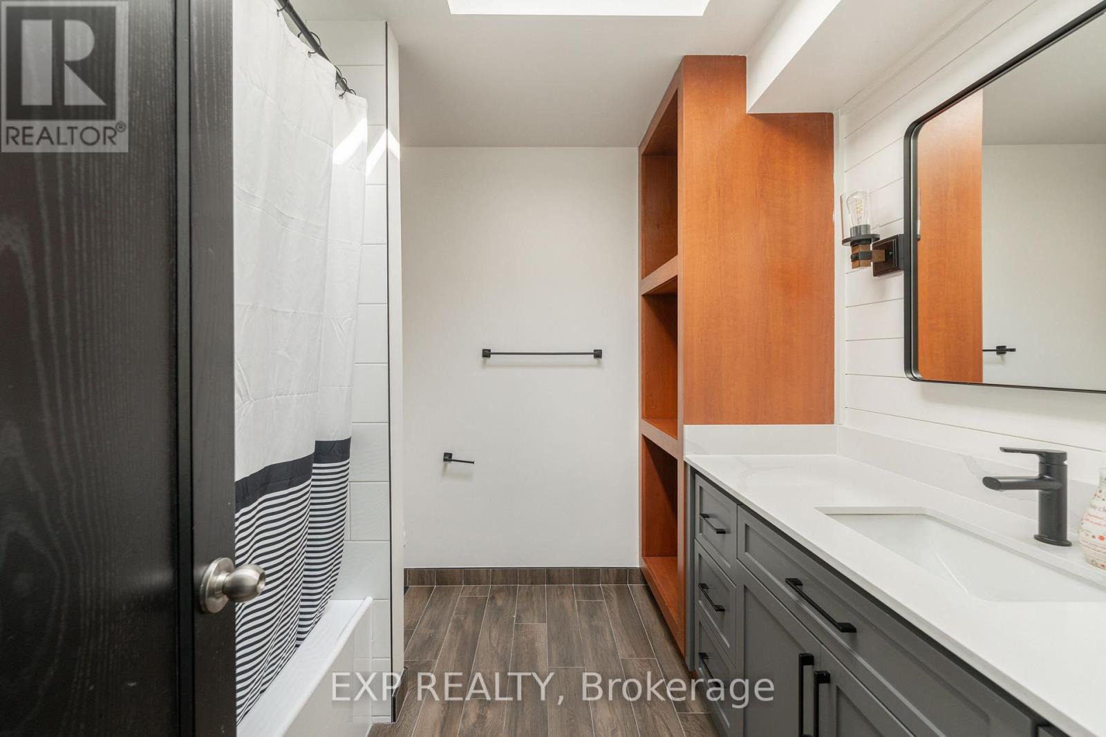 6559 Jupiter Boulevard, Niagara Falls (Stamford), ON - Indoor Photo Showing Bathroom