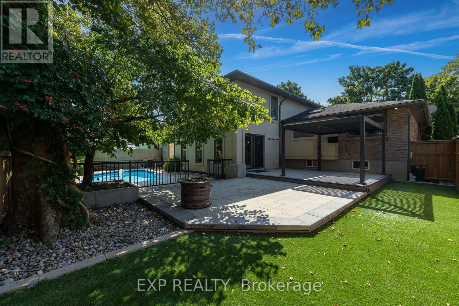 6559 Jupiter Boulevard, Niagara Falls (Stamford), ON - Outdoor With In Ground Pool With Deck Patio Veranda