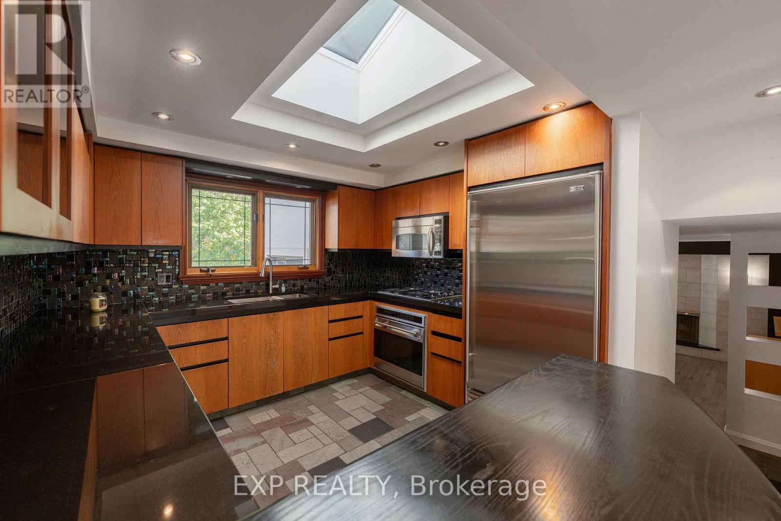 6559 Jupiter Boulevard, Niagara Falls (Stamford), ON - Indoor Photo Showing Kitchen