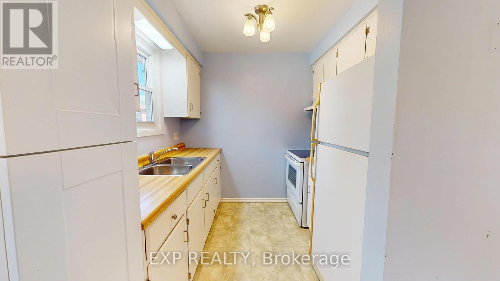 3312 Addison Avenue, Niagara Falls (Church'S Lane), ON - Indoor Photo Showing Kitchen With Double Sink