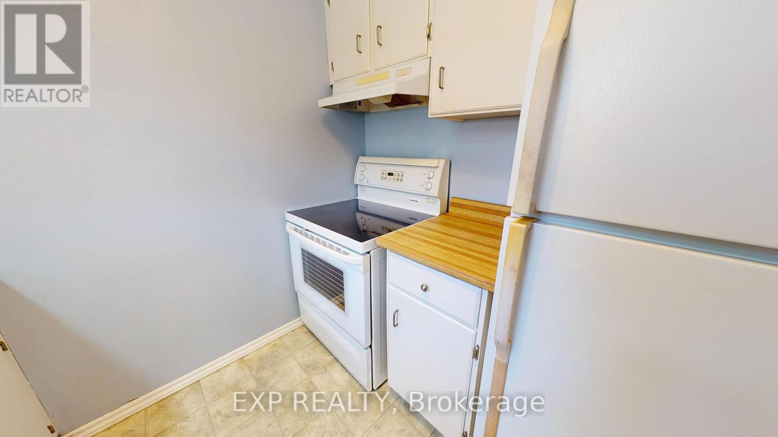 3312 Addison Avenue, Niagara Falls (Church'S Lane), ON - Indoor Photo Showing Kitchen
