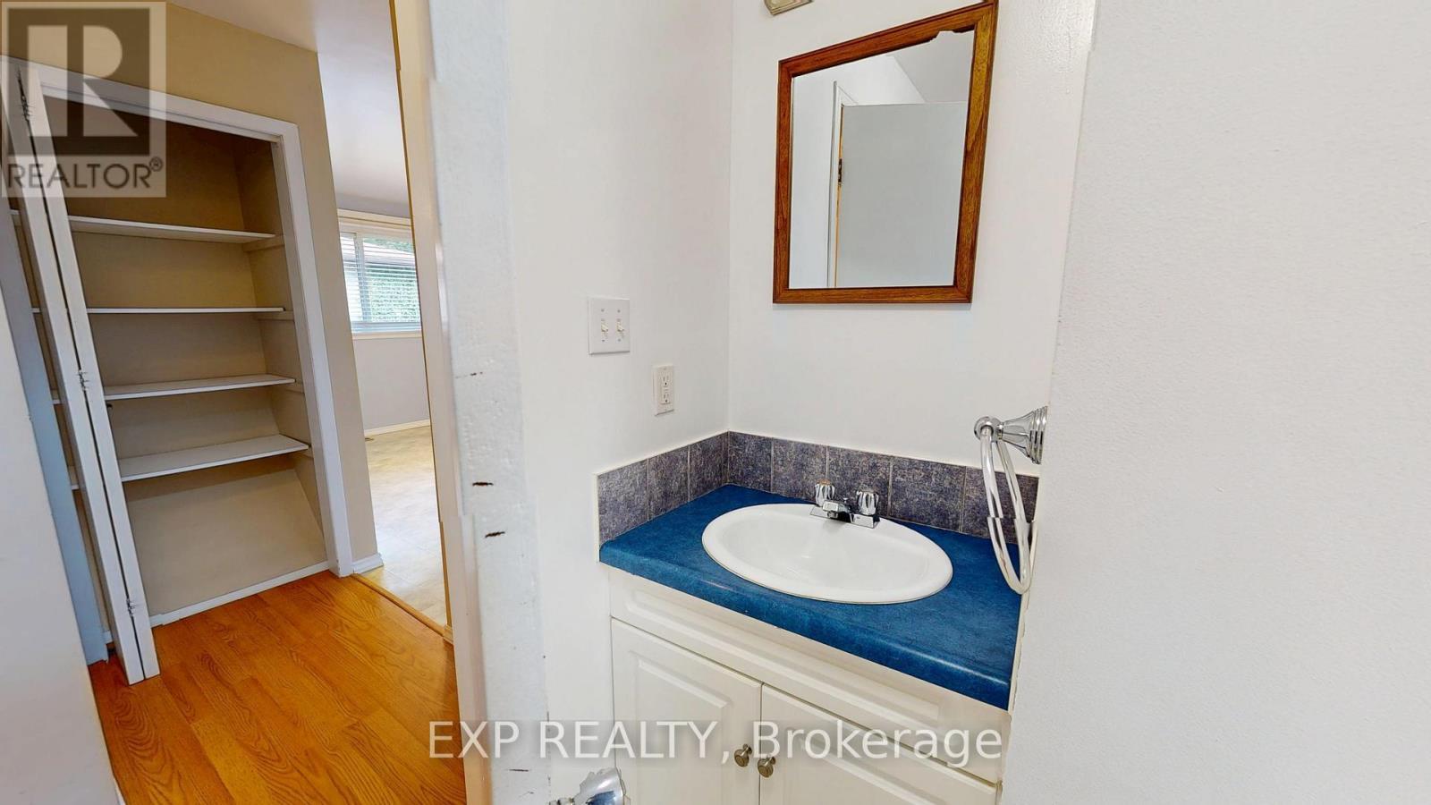 3312 Addison Avenue, Niagara Falls (Church'S Lane), ON - Indoor Photo Showing Bathroom