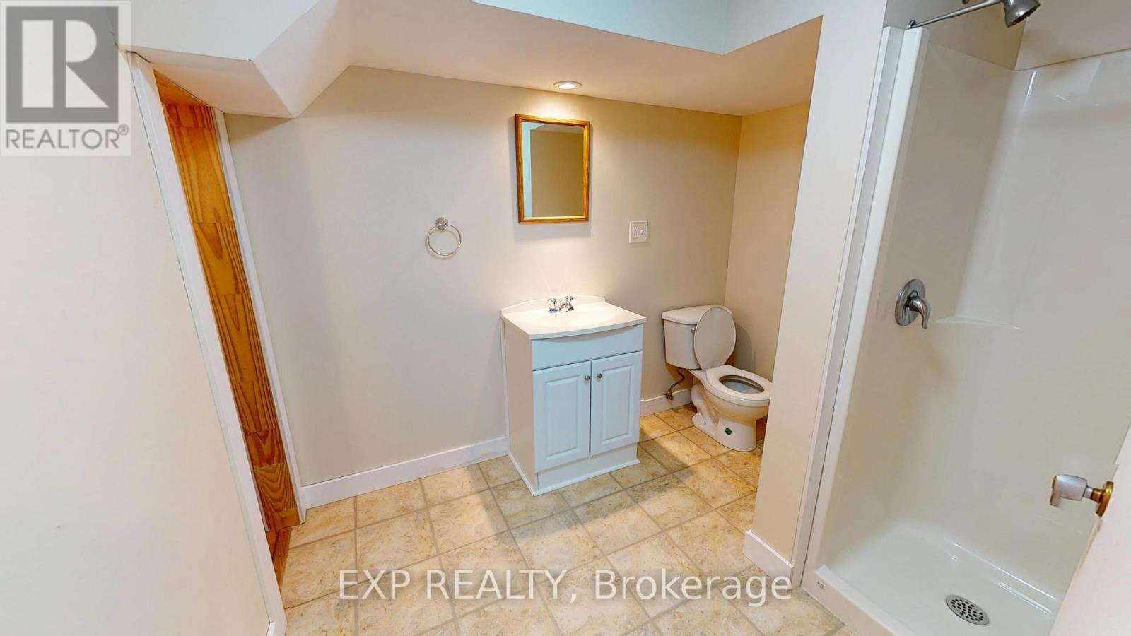 3312 Addison Avenue, Niagara Falls (Church'S Lane), ON - Indoor Photo Showing Bathroom