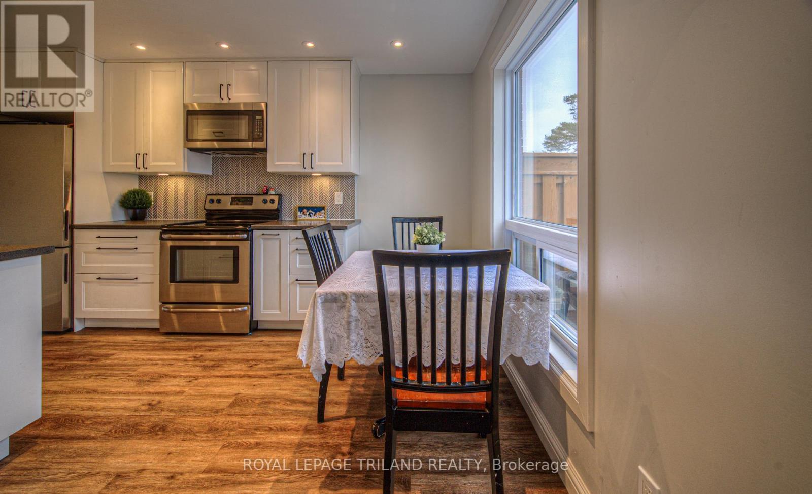 Unit #13 - 2700 Barton Street E, Hamilton (Grayside), ON - Indoor Photo Showing Kitchen