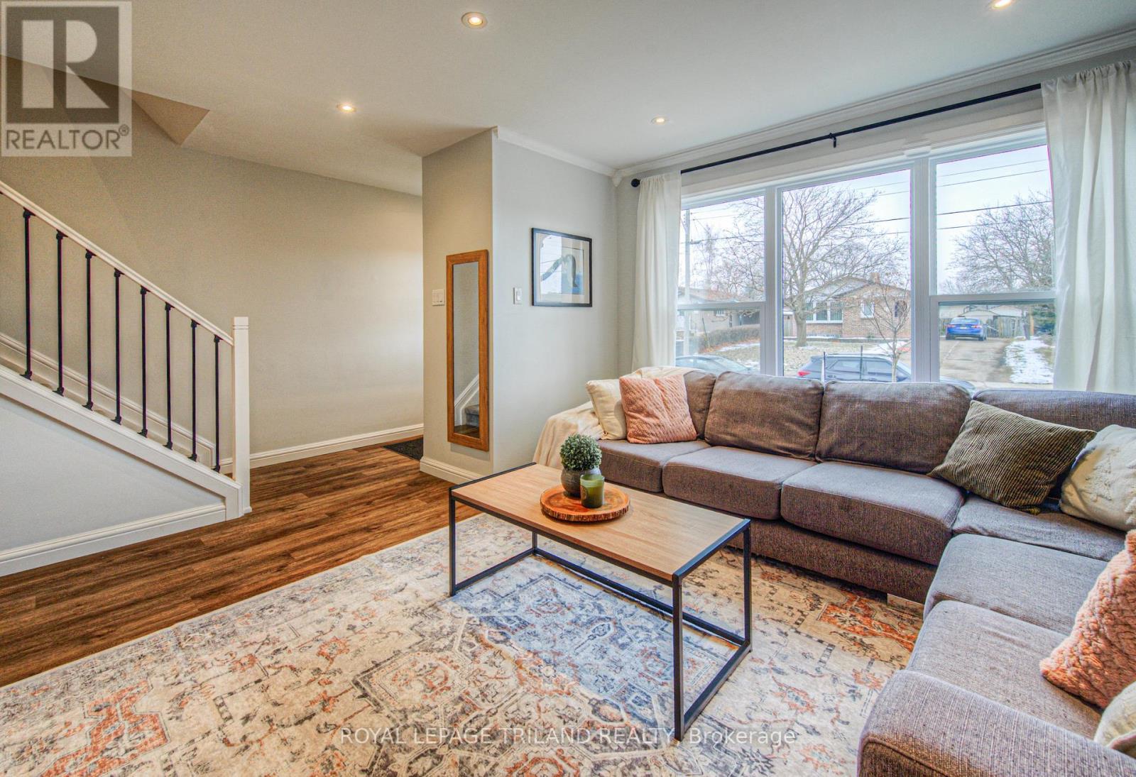 Unit #13 - 2700 Barton Street E, Hamilton (Grayside), ON - Indoor Photo Showing Living Room